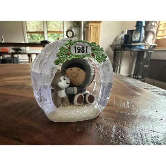 1981 Vtg Hallmark Keepsake Frosty Friends Igloo Dog & Eskimo Ornament - Picture 1 of 4